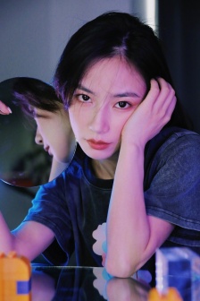丧尸撕咬美女