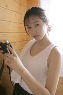 男生伸进女生下面